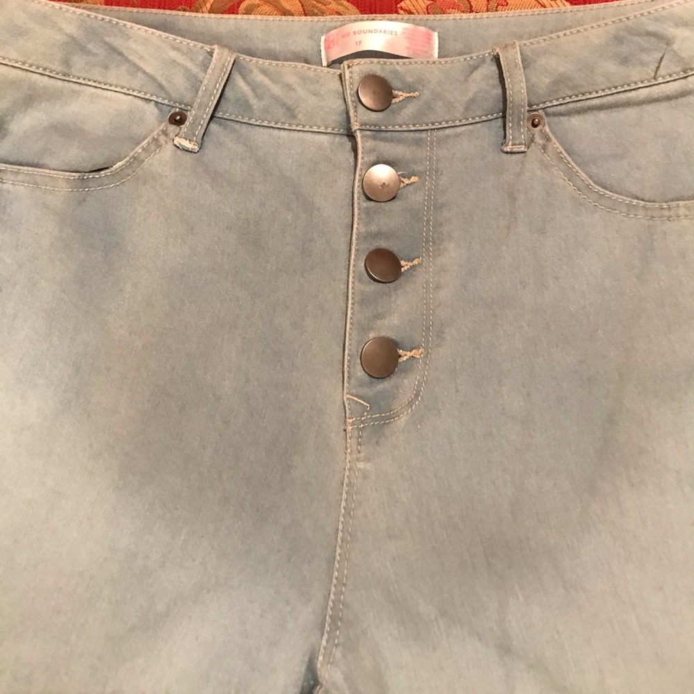 No Boundaries Skinny Jeans SZ17 buttons 4